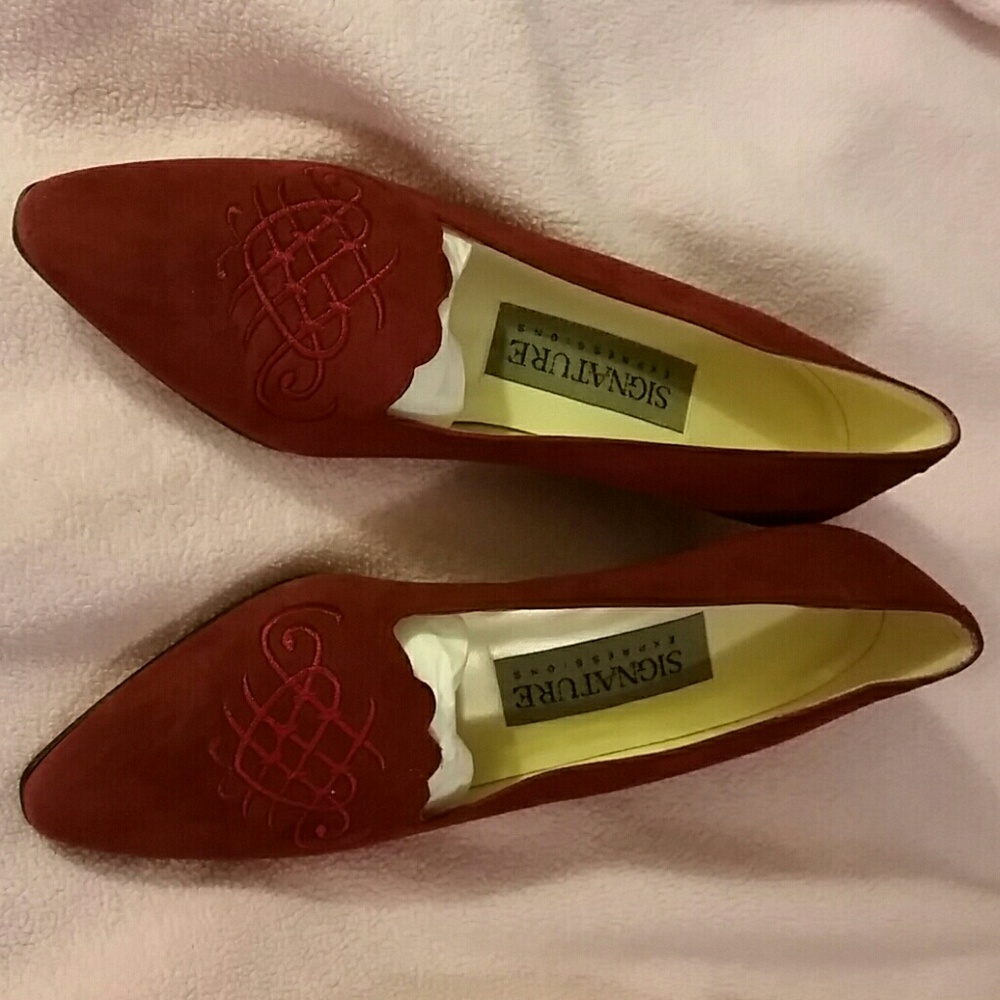 Light burgendy Ladies suede dress pumps